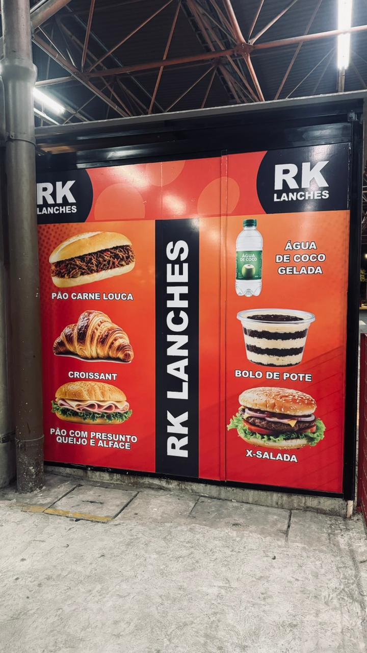 Adesivação personalizada em estabelecimento comercial
